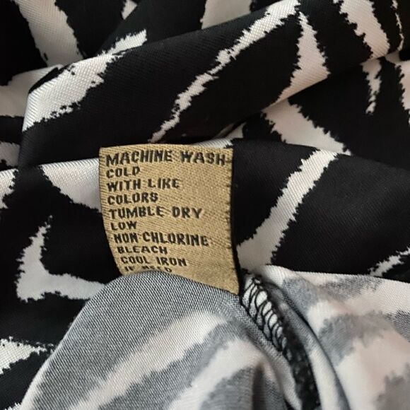 Peck & Peck Black White Ruched V-Neck Top | Slip-On Style | Approx Sz M - Picture 11 of 11